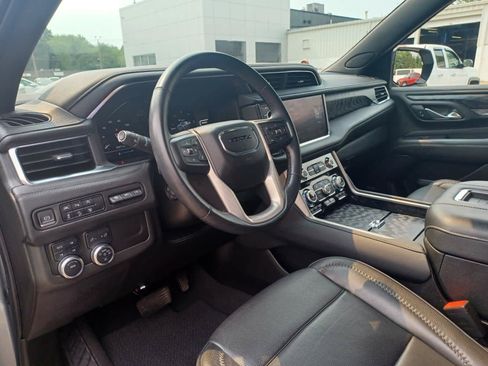 Used 2023 GMC Yukon XL Denali AWD/4WD image 8