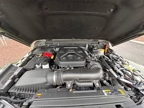 Used 2024 Jeep Wrangler Unlimited Sahara w/ Technology Group AWD/4WD image 17