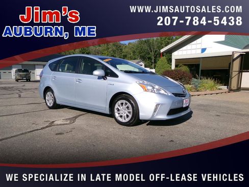 Used 2014 Toyota Prius V Three image 1