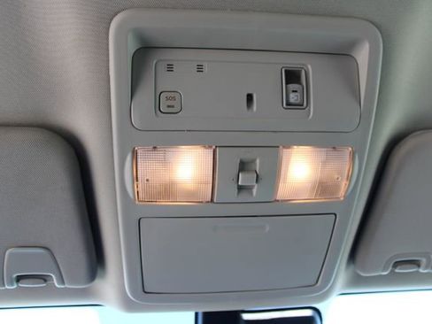 Used 2023 Nissan Titan SV w/ SV Convenience Package image 35