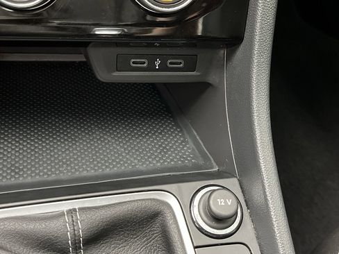 Used 2023 Volkswagen Jetta SE w/ Panoramic Sunroof Package image 24