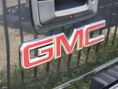 Used 2018 GMC Sierra 1500 SLT w/ All Terrain Package AWD/4WD image 11