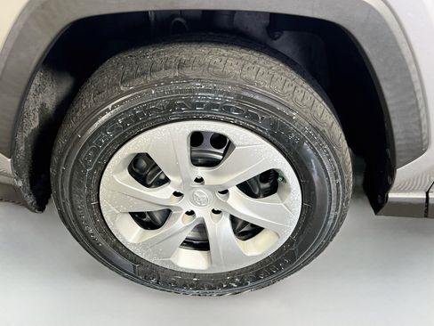 Used 2020 Toyota RAV4 LE FWD image 13