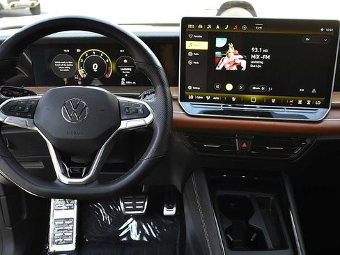 Used 2026 Volkswagen Tiguan SEL R-Line AWD/4WD image 14