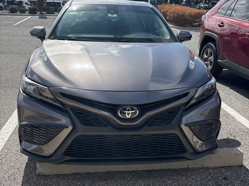 Used 2023 Toyota Camry SE image 2