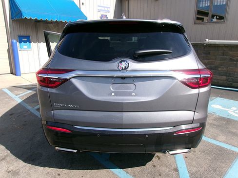 Used 2021 Buick Enclave Essence image 4