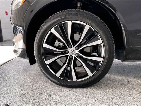 Used 2025 Volvo XC60 B5 Plus w/ Protection Package Premier image 11