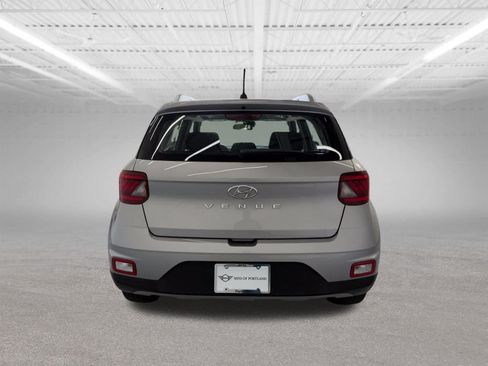 Used 2025 Hyundai Venue SEL FWD image 4