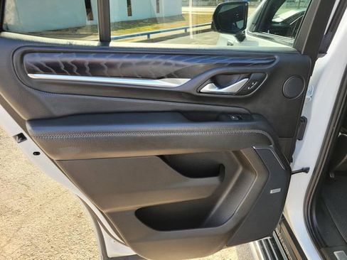 Used 2023 GMC Yukon Denali image 16