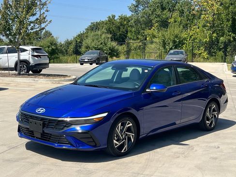 Used 2025 Hyundai Elantra Limited FWD image 5