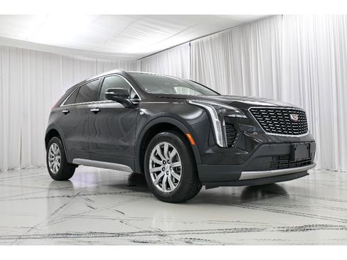 Certified 2023 Cadillac XT4 Premium Luxury image 2
