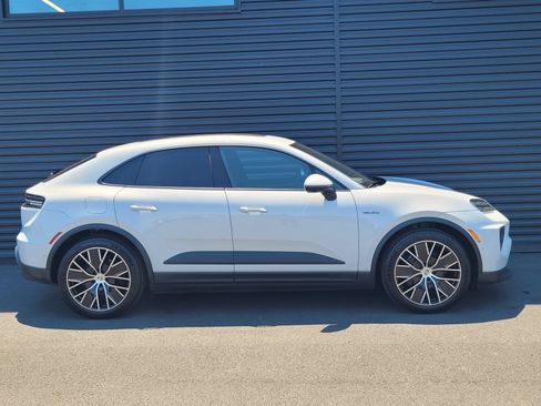 Certified 2025 Porsche Macan Electric RWD image 9