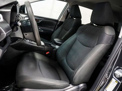 Used 2020 Toyota RAV4 LE FWD image 6