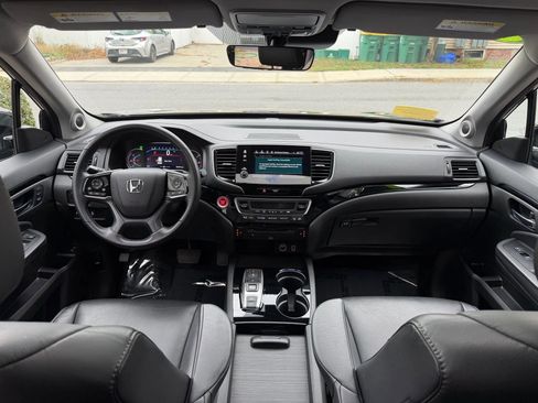 Used 2020 Honda Pilot Touring image 23