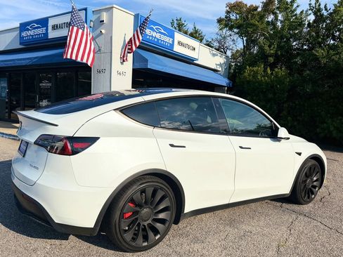 Used 2022 Tesla Model Y Performance AWD/4WD image 9