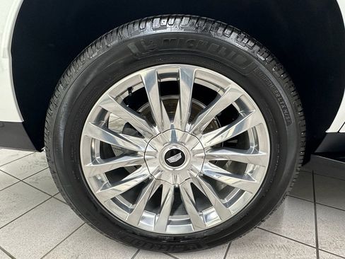 Used 2023 Cadillac Escalade Premium Luxury image 15