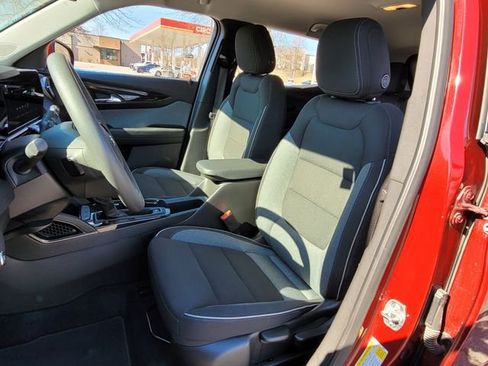 Used 2025 Chevrolet TrailBlazer LT image 9