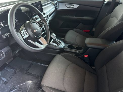 Used 2023 Kia Forte LXS w/ LXS Technology Package FWD image 9