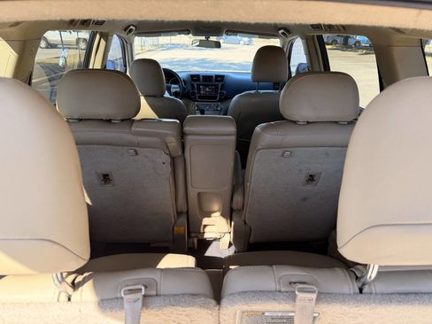 Used 2013 Toyota Highlander FWD image 19