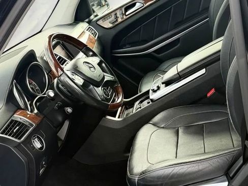 Used 2015 Mercedes-Benz GL 550 4MATIC image 16