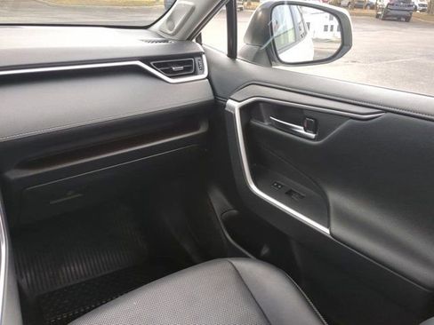Used 2022 Toyota RAV4 Limited image 17