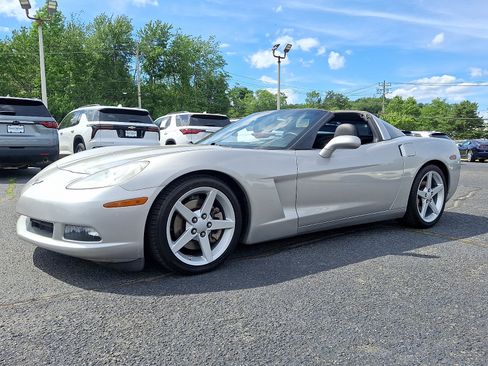 Used 2005 Chevrolet Corvette Coupe w/ Preferred Equipment Group RWD image 28