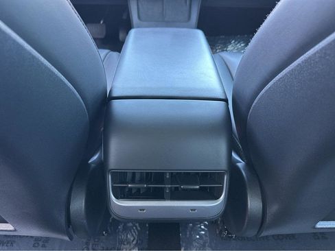 Used 2021 Tesla Model 3 Standard Range Plus image 17