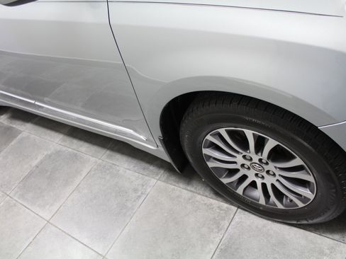 Used 2019 Toyota Sienna XLE image 40