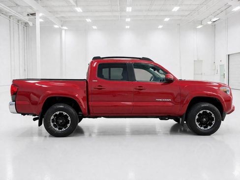 Used 2018 Toyota Tacoma SR5 image 4