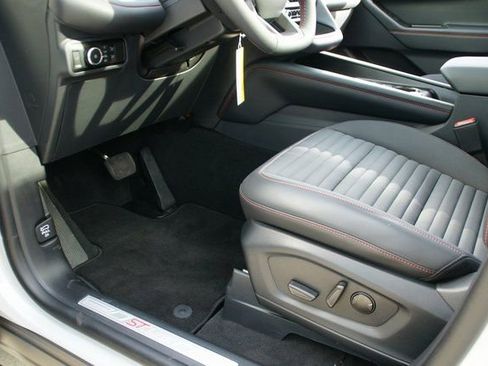 New 2026 Ford Explorer ST-Line w/ ST-Line Street Pack image 17