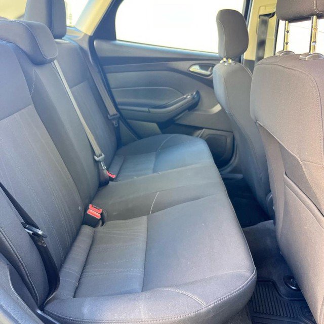 Used 2018 Ford Focus SE w/ SE Appearance Package FWD image 12