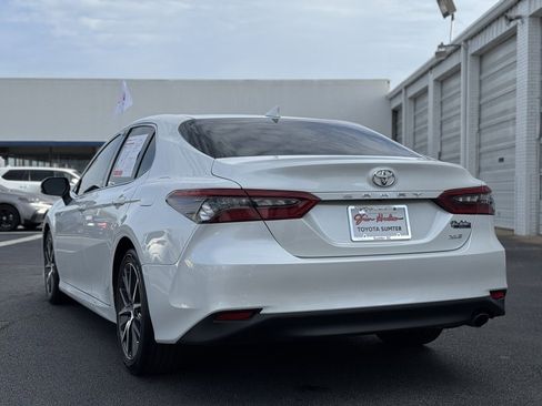 Used 2022 Toyota Camry XLE image 6