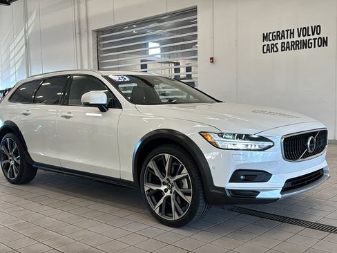 Certified 2025 Volvo V90 B6 Cross Country Ultra w/ Protection Package Premier AWD/4WD image 3