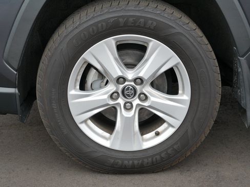 Used 2020 Toyota RAV4 XLE w/ XLE Grade Weather Package AWD/4WD image 9