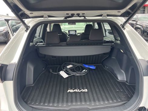 Used 2023 Toyota RAV4 SE w/ Weather & Moonroof Package AWD/4WD image 17