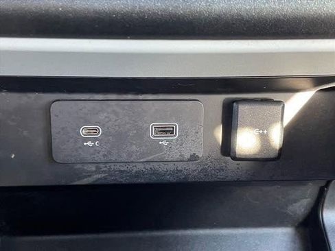 Used 2020 Land Rover Defender 110 SE image 22