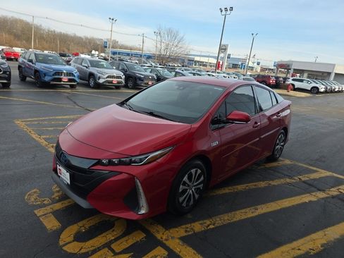 Used 2020 Toyota Prius Prime XLE image 9