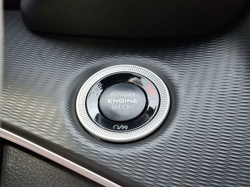 Used 2025 Jeep Grand Cherokee Laredo image 22