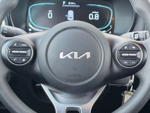 Used 2025 Kia Soul LX w/ LX Technology Package FWD image 25