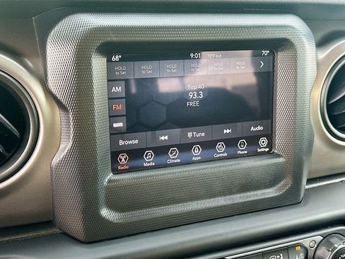 Used 2020 Jeep Wrangler Sport image 14