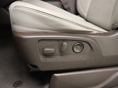 Used 2023 GMC Yukon XL SLT image 25