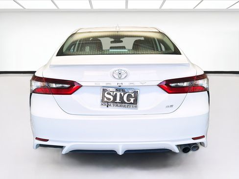 Used 2022 Toyota Camry SE FWD image 5