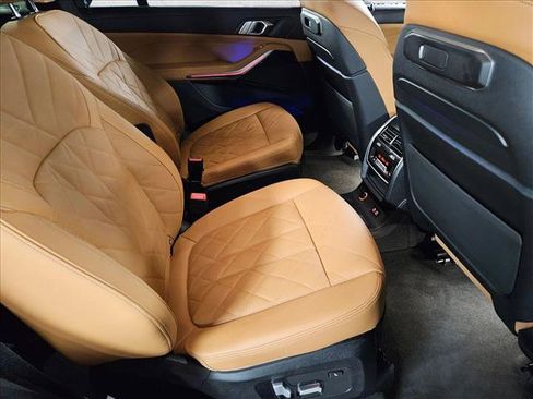 Used 2024 BMW X7 xDrive40i w/ M Sport Package AWD/4WD image 19