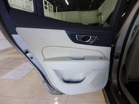 Used 2020 Volvo S60 T5 Momentum image 55