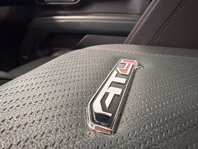 Used 2025 GMC Yukon XL AT4 w/ AT4 Premium Package AWD/4WD image 20