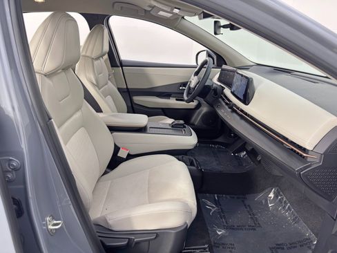 Used 2024 Nissan Ariya Engage image 14