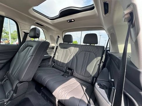Used 2025 BMW X7 xDrive40i AWD/4WD image 37