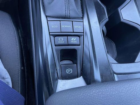 Used 2025 Toyota Camry LE image 42