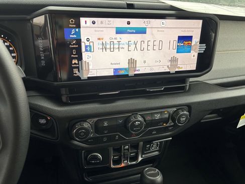 New 2026 Jeep Gladiator Sport AWD/4WD image 14