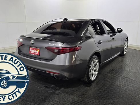 Used 2022 Alfa Romeo Giulia Ti image 7